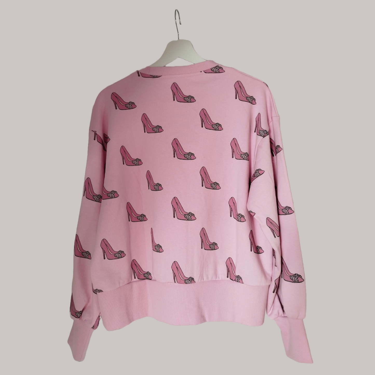 All over stiletto shoe print sweater with volume sleeves in pink